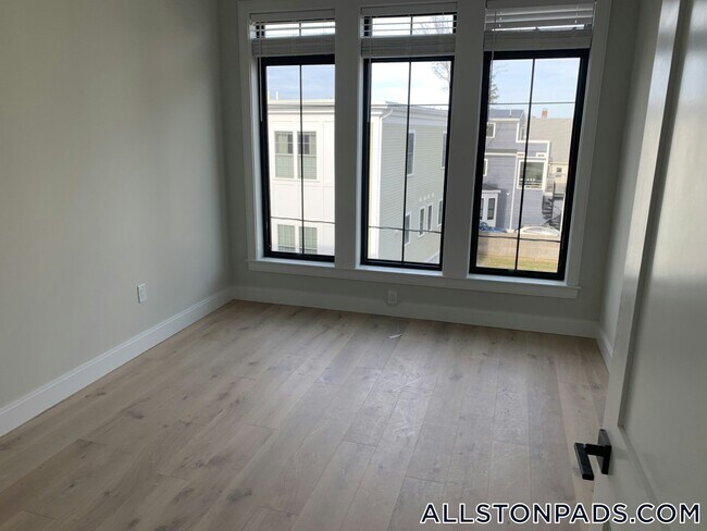 Photo - 157 Everett St Unit 302