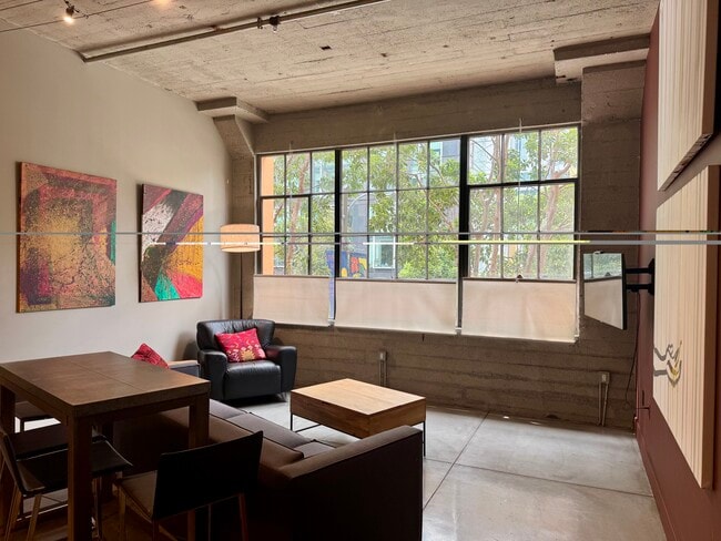 Building Photo - 300 Beale St Unit 309