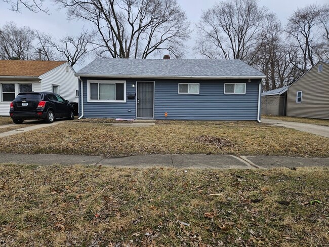 Building Photo - 2900 Central Dr