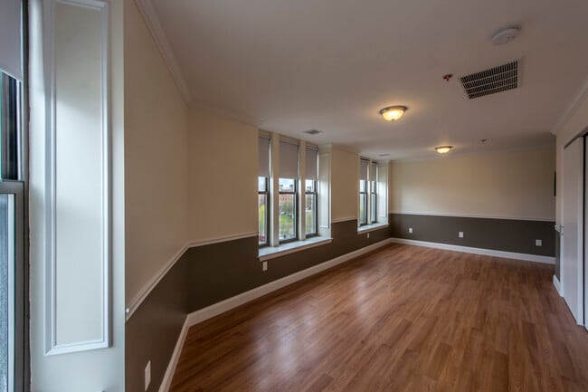 Building Photo - 1084 Boylston St Unit 1 Rental