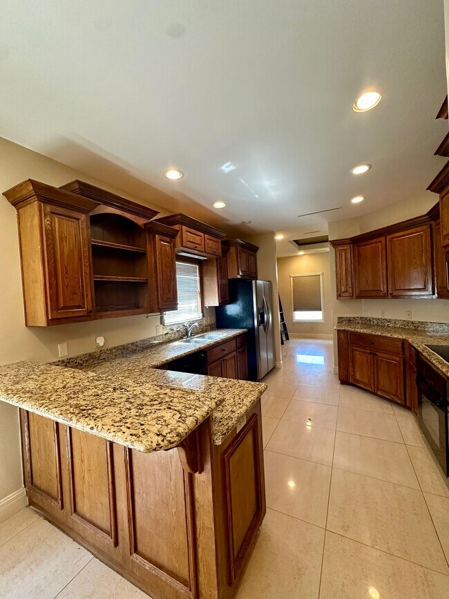 Photo - 1001 E Balboa Ave