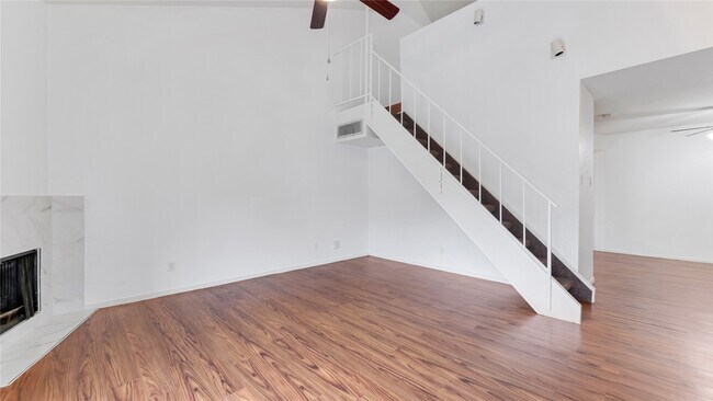 Photo - 10811 Richmond Ave Unidad 101