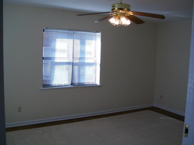 Photo - 572 Howell Ave Unit 1