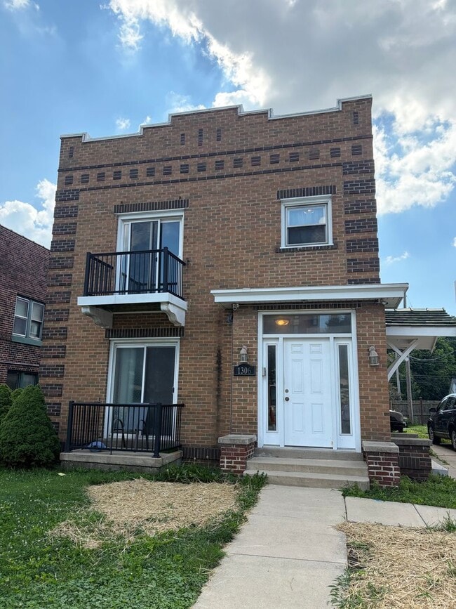 Building Photo - 1306 N Main St Unit 2