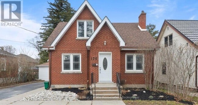 Photo - 176 N Park St