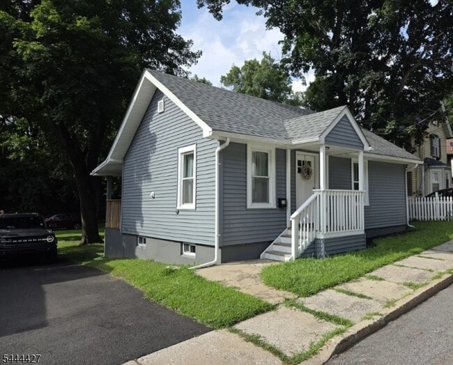 Building Photo - 13 New Hampshire St