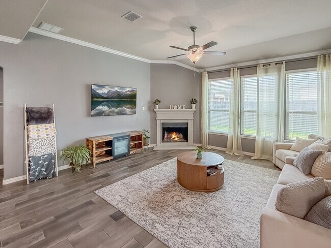 Photo - 1313 Zanna Grace Way