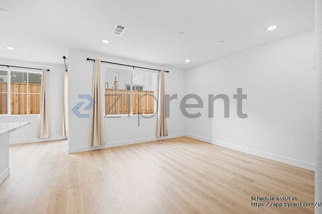 Photo - 208 Wellspring Ln