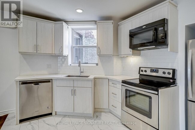 Photo - 1116 College St