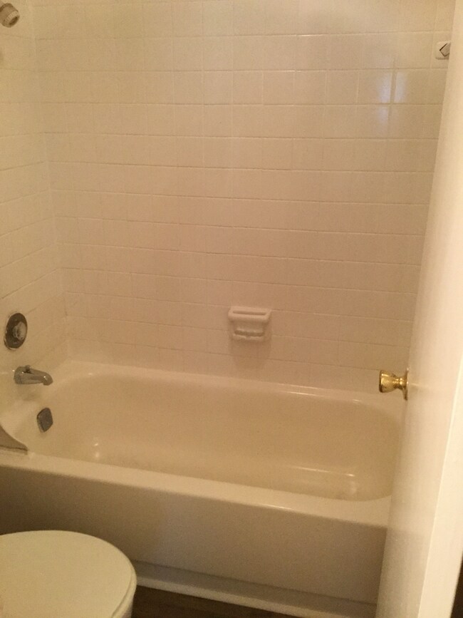 Photo - 2 Bed/2 Bath Condo - Spacious, Bright, Clo...
