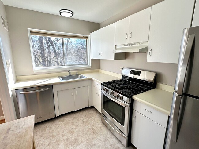 Photo - Beautifully kept, spacious one bedroom condo in the award winning Bethesda Parkside Community! Unit 202