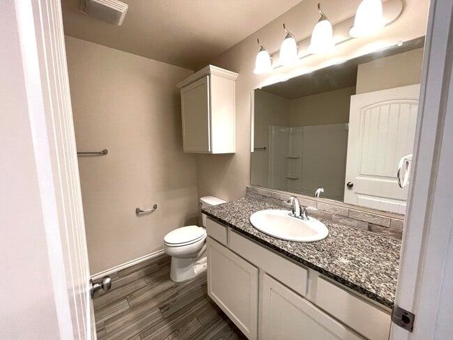 Photo - 2113 142nd St