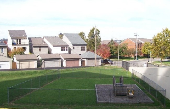 Photo - Gateway Plaza