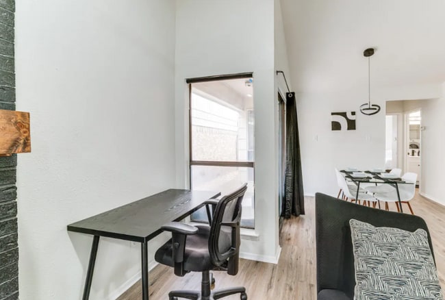 Photo - 2912 Pegasus Dr