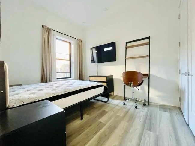 Photo - Furnished room/NOT APARTMENT Unit 1D
