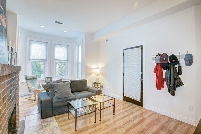 Photo - 1527 T St NW Unit 2