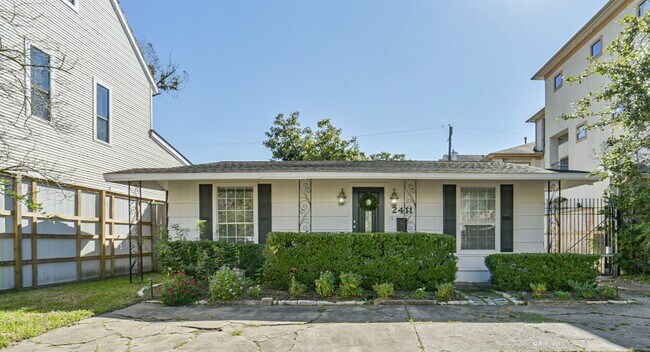 Photo - 2411 Wroxton Rd