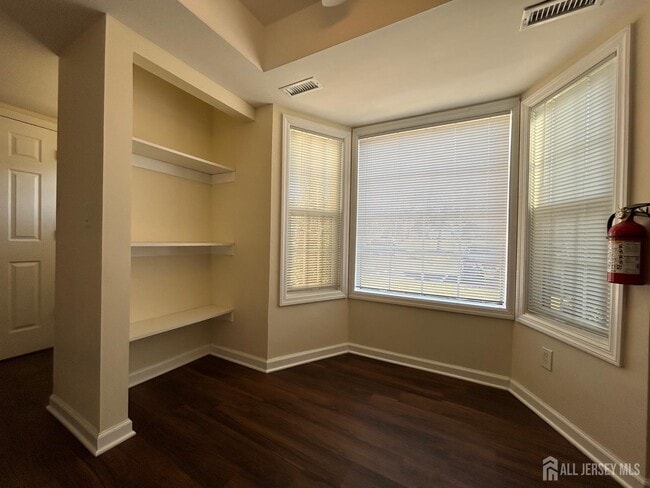 Photo - 310 Pewter Ct