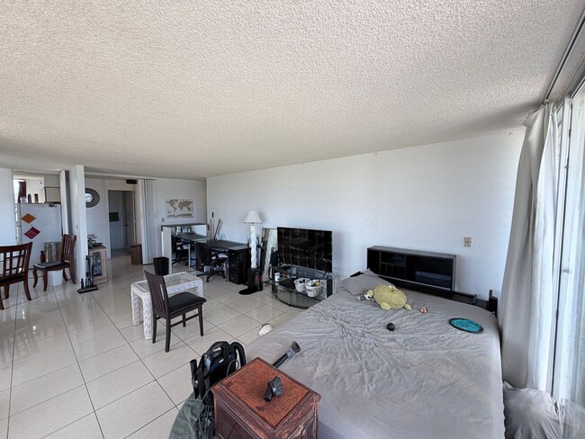 Building Photo - Spacious 2-Bedroom Condo with Diamond Head Views & 2 Parking Stalls at Ala Wai Plaza Skyrise Unit 1900