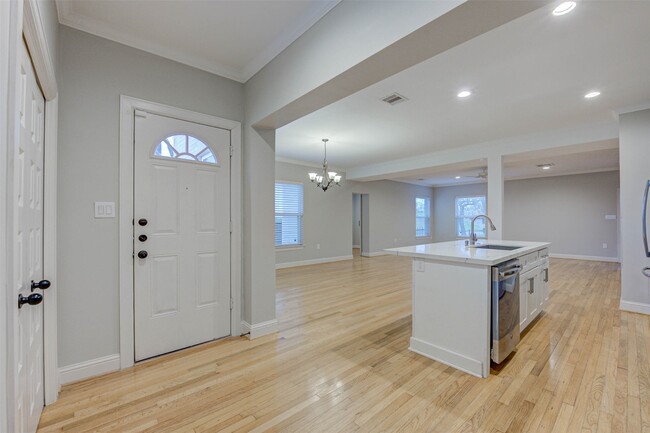 Photo - 2202 Wentworth St