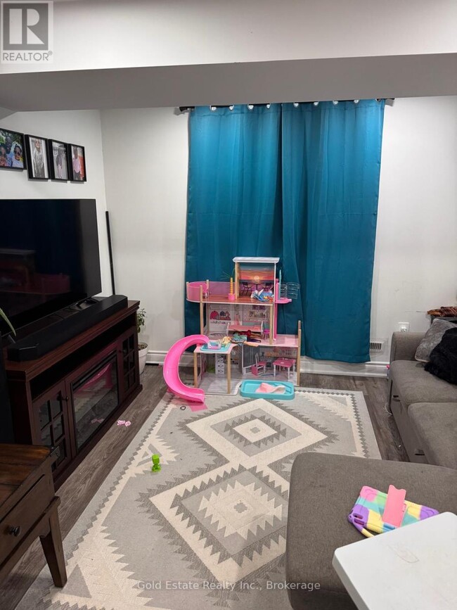 Photo - 1377 Coronation Dr