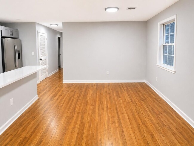 Photo - 214 Clerk St Unidad #2
