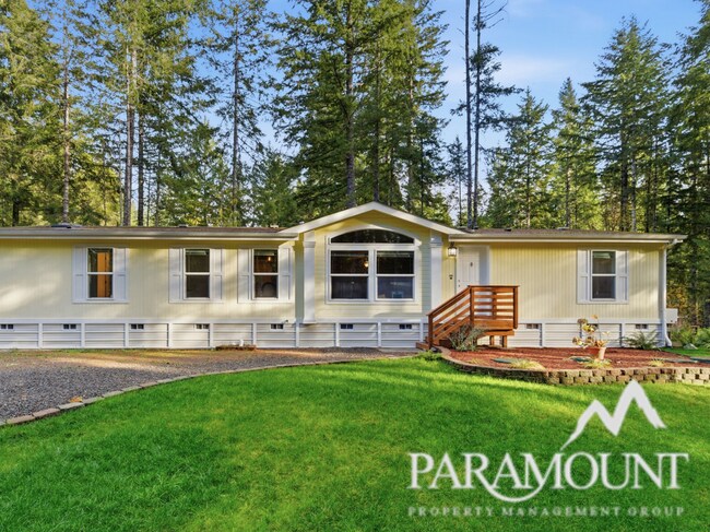 Building Photo - Beautiful home on over an acre!