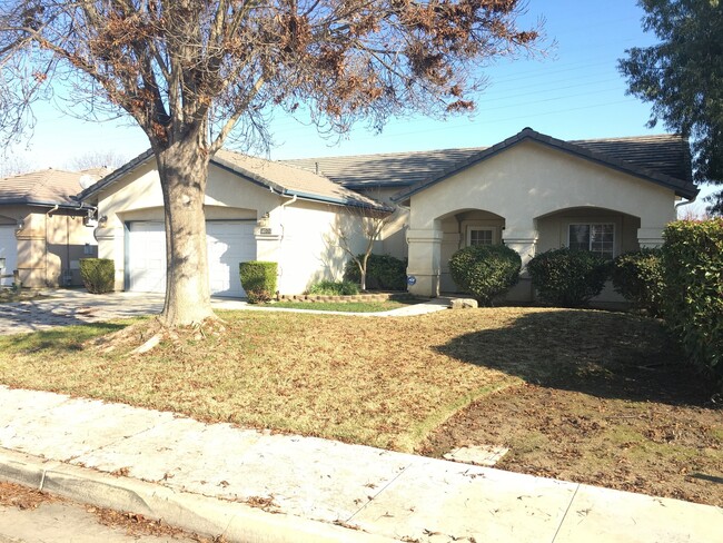 Building Photo - Coming soon! SE Visalia home