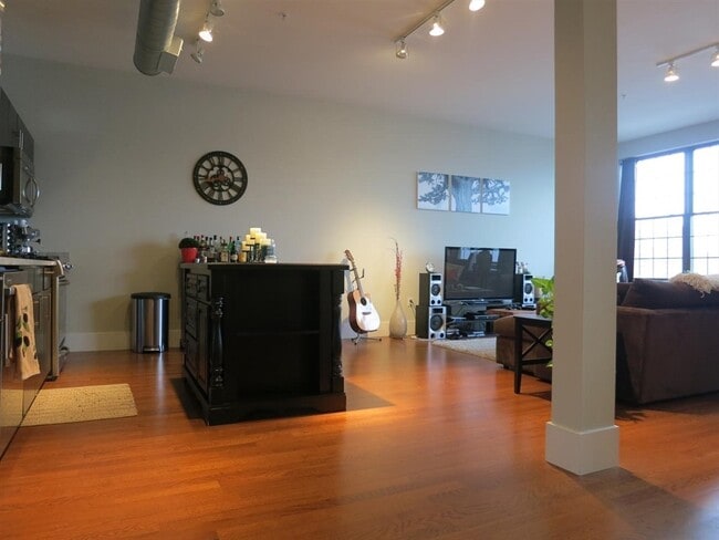 Photo - 154 W 2nd St Unit 220