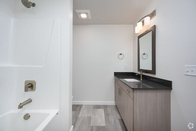 Building Photo - 1427 Juniper St Unit C Rental
