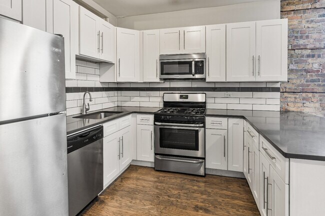 Building Photo - 3 Bedroom Apartment in River North - June 1st Unit 4S