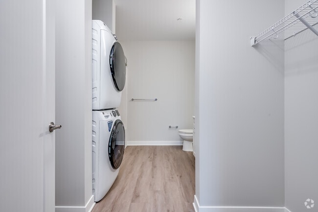 1BR, 1BA - 626SF - Bath