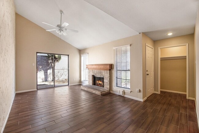 Photo - 18522 Glen Briar Ln