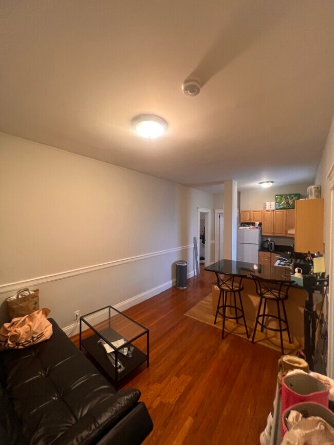 Building Photo - 142 Hemenway St Rental