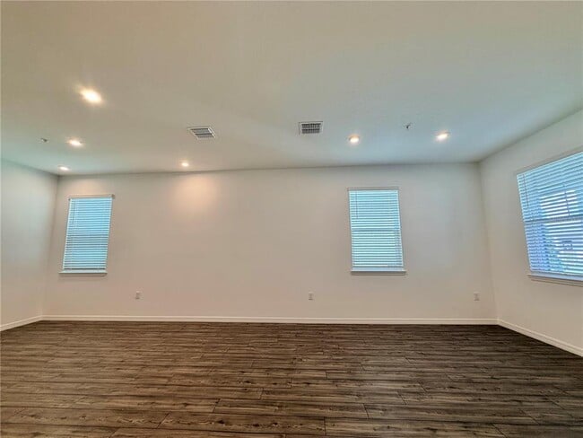 Photo - 449 Belmond Dr