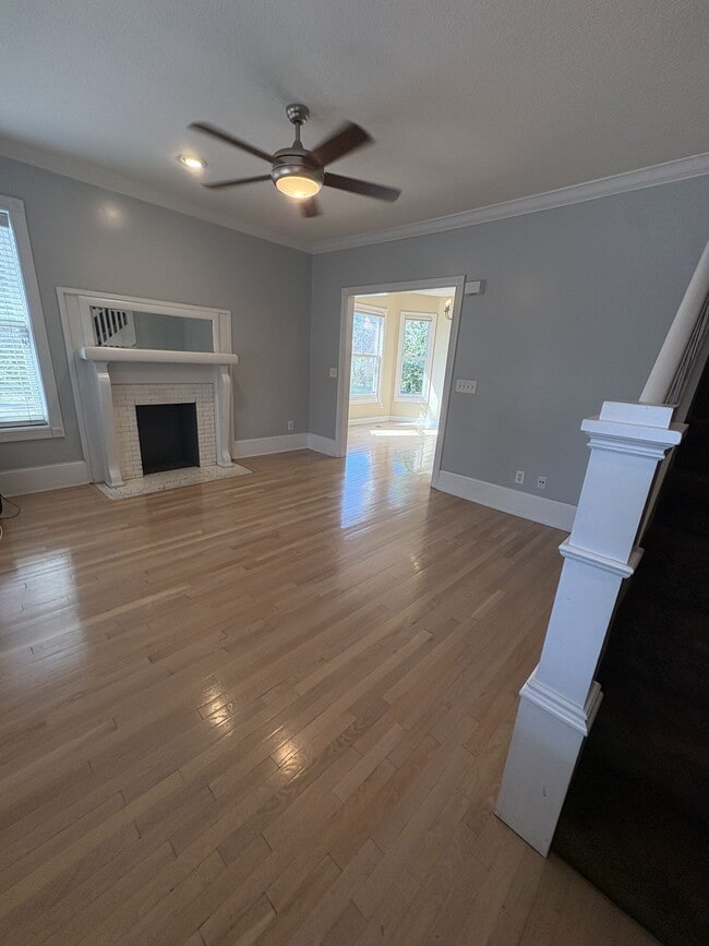 Building Photo - 1135 Summit St Rental