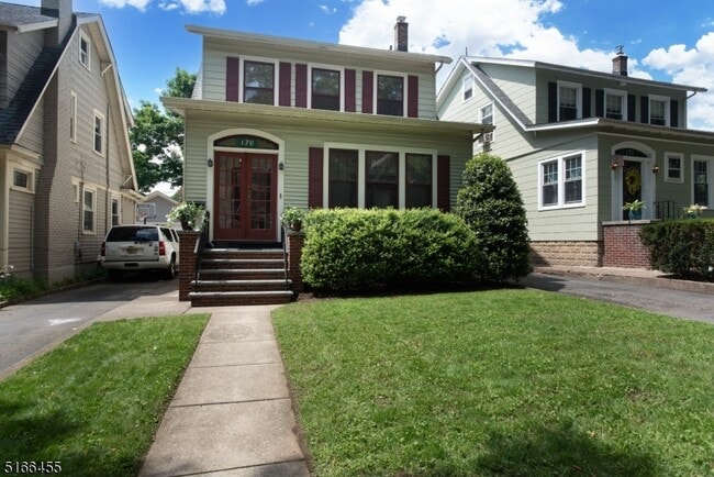 Photo - 170 Carteret St House