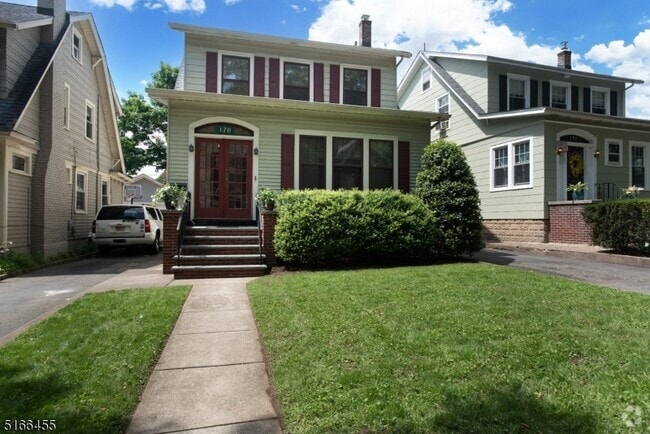 Building Photo - 170 Carteret St Rental