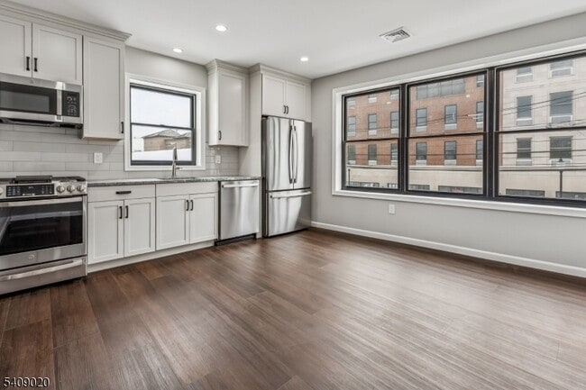 Photo - 268 Morris Ave Unidad A