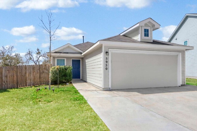 Building Photo - "Charming 3-Bedroom, 2-Bath Home Retreat with Solar Panels! 10% off for active service members!"