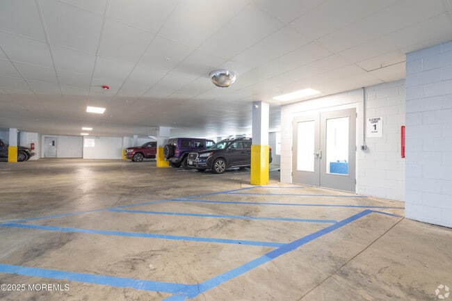 Building Photo - 509 Memorial Dr Unit 202