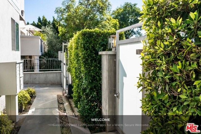 Photo - 866 Hilldale Ave