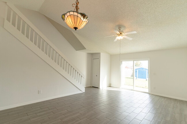 Photo - 756 Aquatic Dr