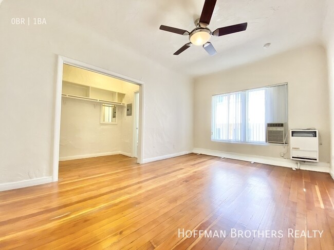 Photo - 4852 Rosewood Ave Unit 8