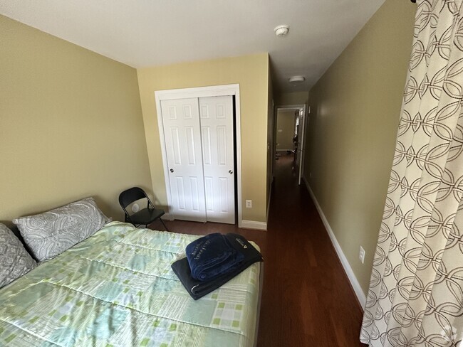 Building Photo - 805 McHenry St Rental
