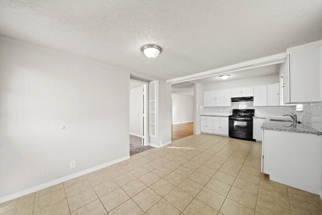 Photo - 821 Miller St