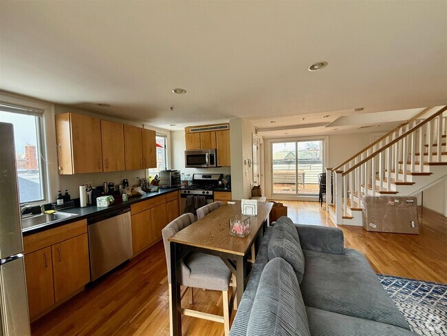 Building Photo - 1110 Massachusetts Ave Unit 4 Rental