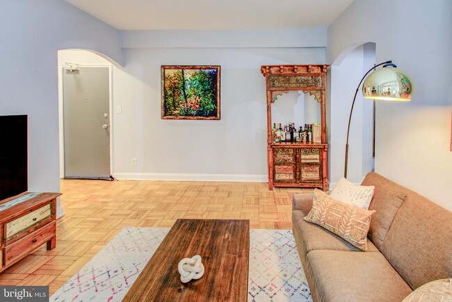 Photo - 2515 K St NW Unidad 210