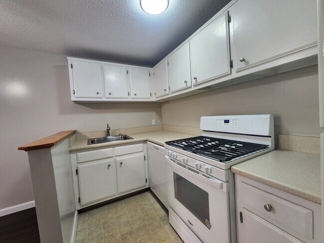 Photo - 134 Tyngsboro Rd Unit 10