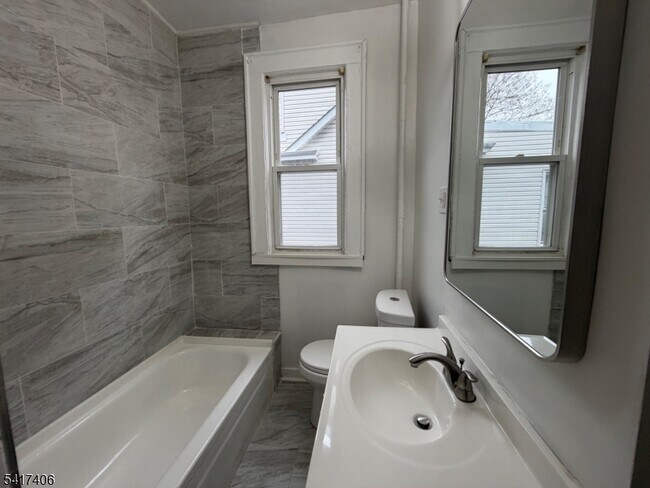 Photo - 205 Chancellor Ave Unit 2